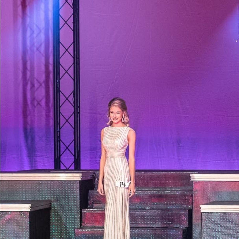 Jovani Evening Gown Size 0 White and Gold